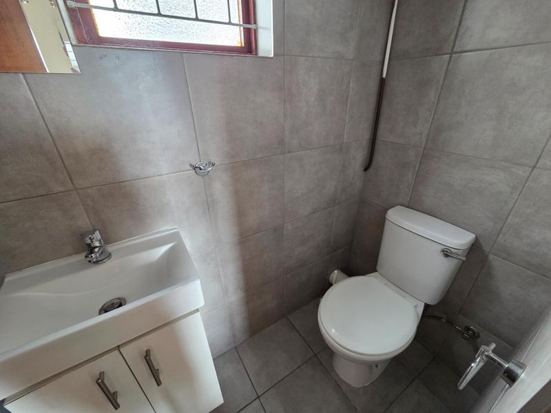 To Let 1 Bedroom Property for Rent in Walmer Estate Western Cape